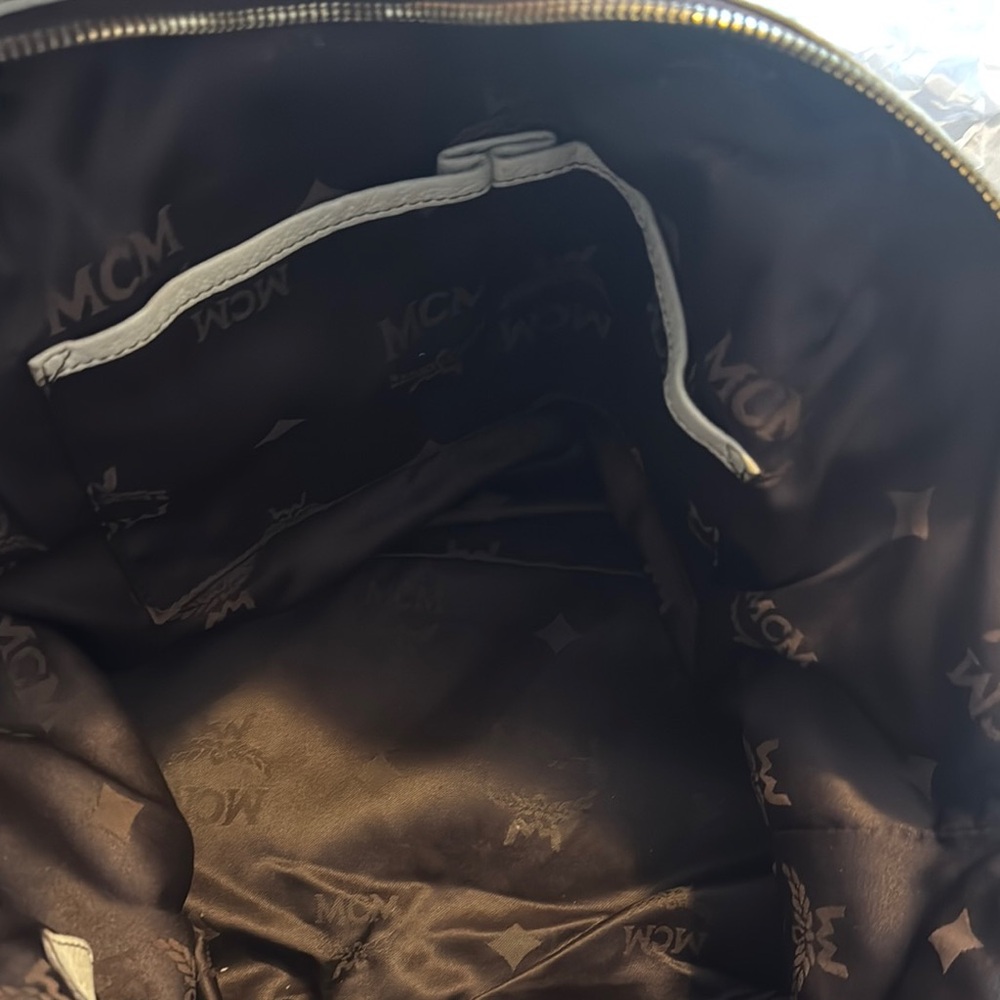 MCM Authentic Elegant Cream Handbag - Picture 10 of 16